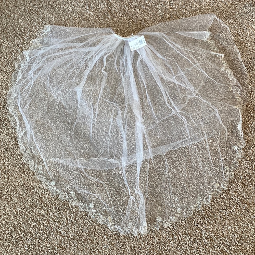 Brand New Wedding Vail! Never used!